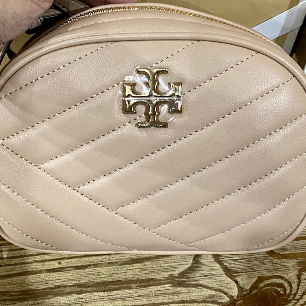 Authentic NWT Tory Burch Chevron Crossbody Camera Bag Kira Chevron Soft Leather - Picture 13 of 13